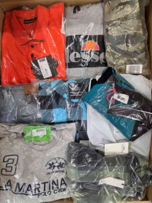 The photo shows a package with clothing in the category AM.