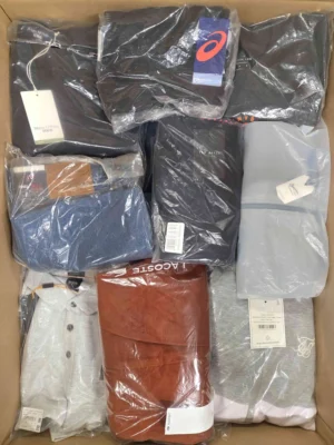 The photo shows a package with clothing in the category AM.