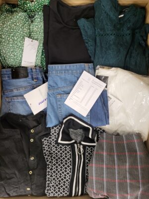 The photo shows a package with clothing in the category TSC.