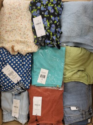 The photo shows a package with clothing in the category TSC.