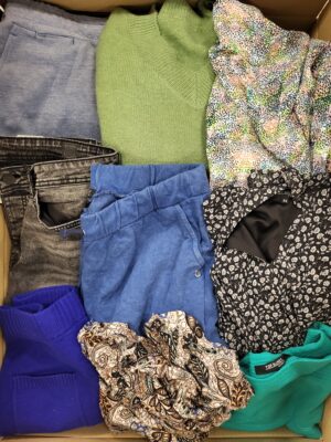 The photo shows a package with clothing in the category TSC.