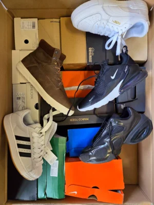 The photo shows a package with footwear in the category CS.
