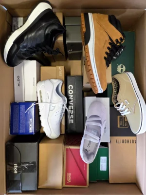 The photo shows a package with footwear in the category CS.