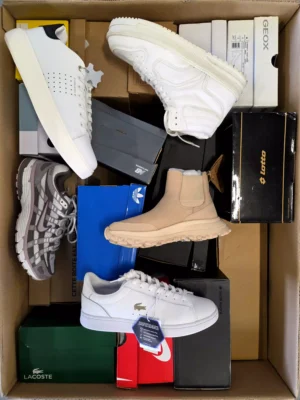 The photo shows a package with footwear in the category CS.