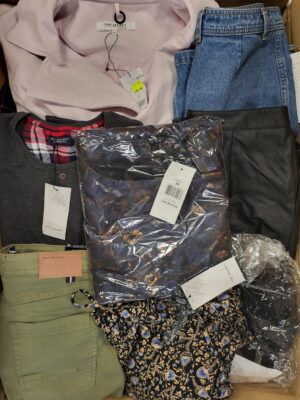 The photo shows a package with clothing in the category TSC.